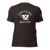 Hold my tea - Unisex t-shirt - Dark